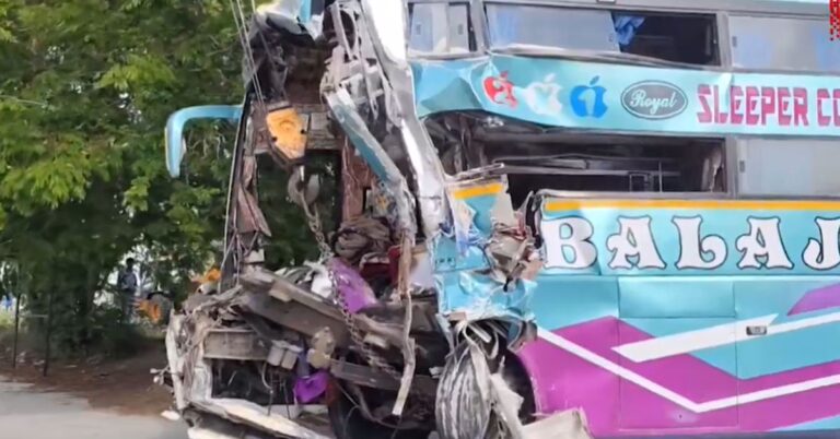 Vadodara-Jarod Highway पर भीषण हादसा, ट्रक के पीछे घुसी तेज रफ्तार लग्जरी बस