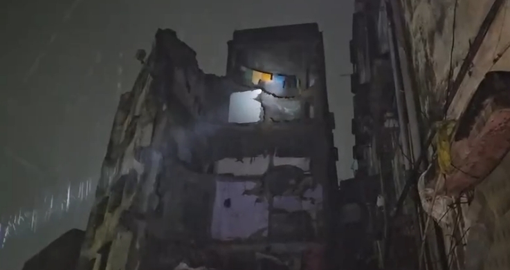 Bhiwandi Building Collapse: भिवंडी में चार मंजिला कोहिनूर अपार्टमेंट का हिस्सा ढहा, NDRF का रेस्क्यू ऑपरेशन जारी