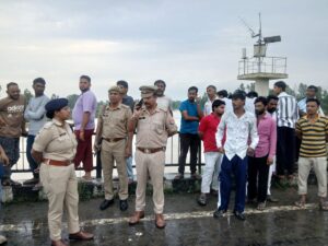 Bijnor News: मालन नदी में नहाने गए 3 किशोर तेज बहाव में बहे, 16 घंटे बाद भी 2 लापता, Rescue Operation जारी