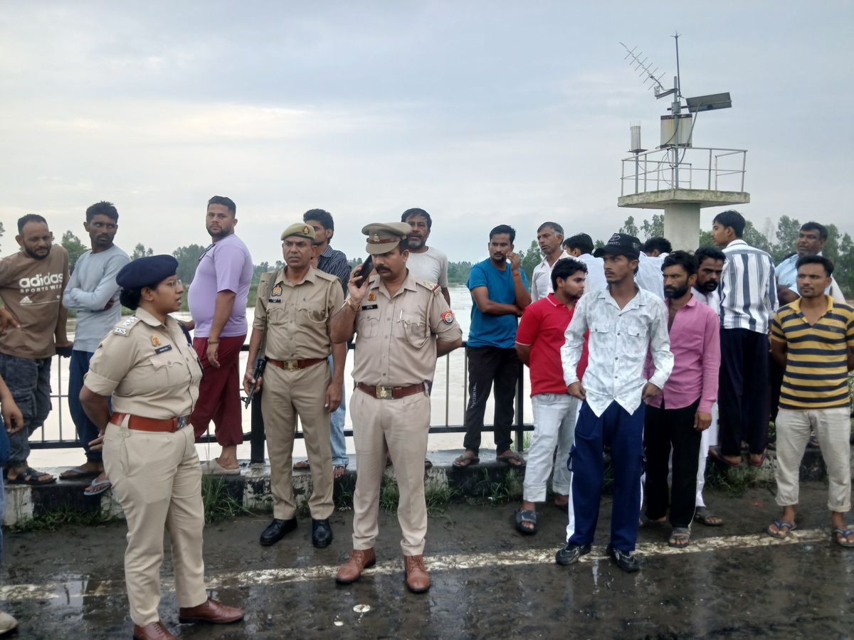 Bijnor News: मालन नदी में नहाने गए 3 किशोर तेज बहाव में बहे, 16 घंटे बाद भी 2 लापता, Rescue Operation जारी