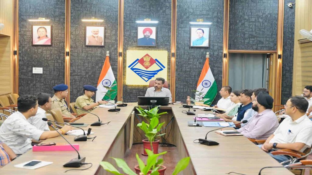 Dehradun Traffic Plan: ट्रैफिक जाम और Parking Problem पर सख्त हुए DM, माइक्रो लेवल प्लान से बदलेगी शहर की व्यवस्था