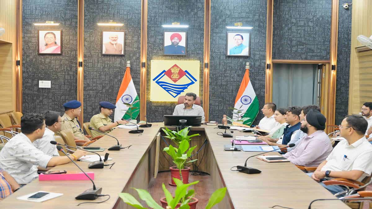 Dehradun Traffic Plan ट्रैफिक जाम और Parking Problem पर सख्त हुए DM, माइक्रो लेवल प्लान से बदलेगी शहर की व्यवस्था