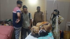 Firozabad News: कोटला रोड पर गंभीर हालत में मिली महिला, पुलिस सभी एंगल से कर रही जांच
