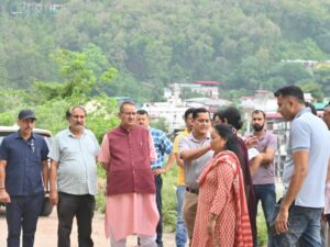 देहरादून में मानसून के बीच कैबिनेट मंत्री गणेश जोशी का निरीक्षण, संवेदनशील क्षेत्रों में सुरक्षा कार्यों में तेजी के निर्देश