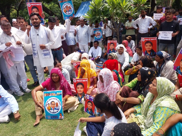 मेरठ में बीए छात्रा ललिता गौतम हत्याकांड पर उबाल, दलित समाज ने कलेक्ट्रेट घेरा; आरोपियों को फांसी देने की मांग