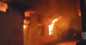 Firozabad Fire News: रिहायशी इलाके में बने ITC गोदाम में भीषण आग, लाखों का सामान जलकर राख