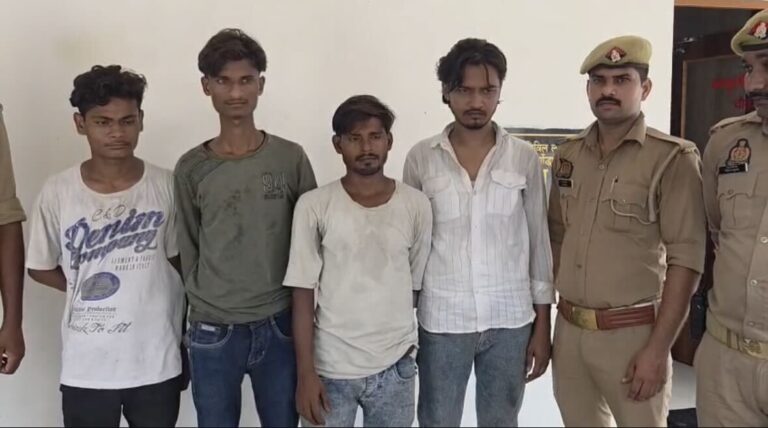 Banda Toti Chori: गहने नहीं मिले तो 25 नल की टोटियां चुराईं