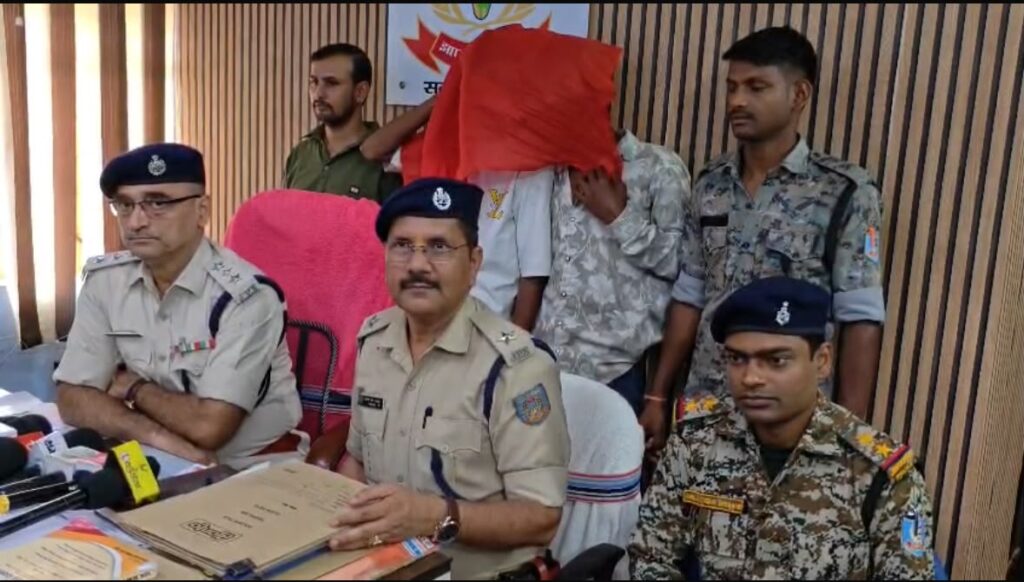 Giridih District Public Relations Office Theft Case: जनसंपर्क कार्यालय चोरी का खुलासा, दो आरोपी गिरफ्तार