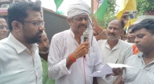 Mahmoodabad Farmers Protest: खाद संकट पर किसानों का प्रदर्शन, CM को ज्ञापन