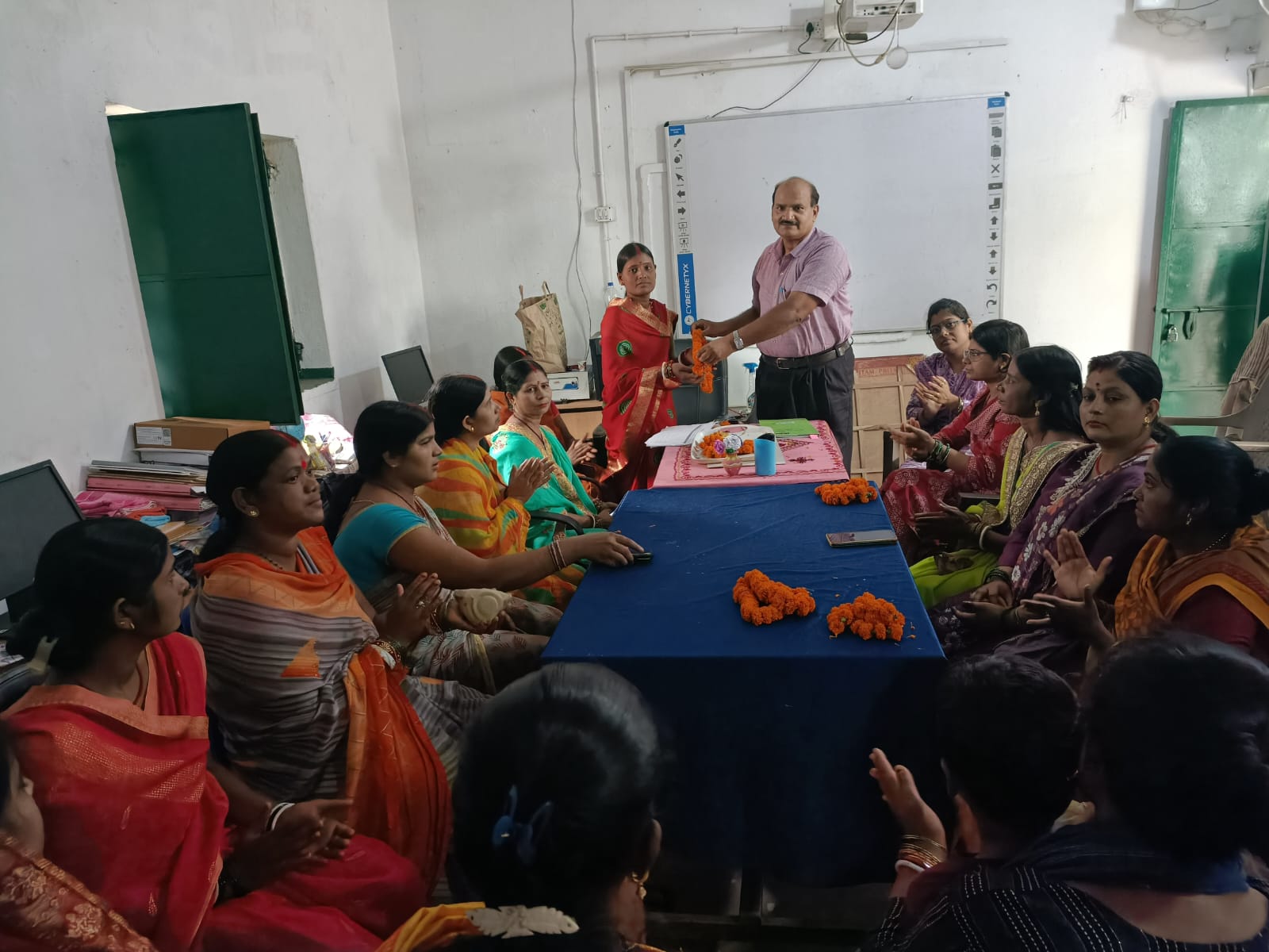 PM Shri Sharda Kanya Middle School Pachamba SMC की पहली बैठक में शिक्षा गुणवत्ता और 15 अगस्त की तैयारियों पर बनी रणनीति