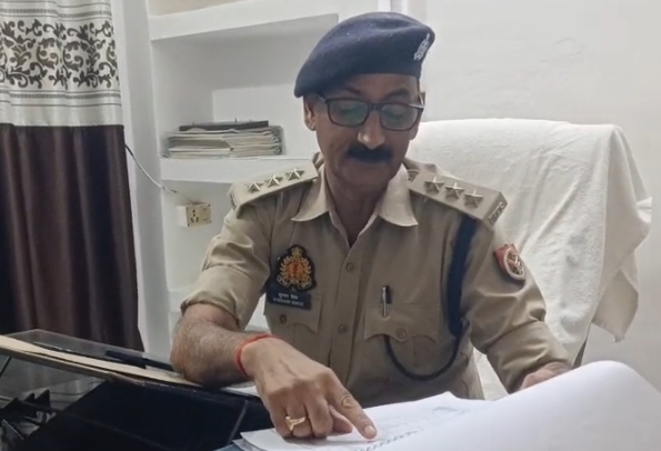 Sitapur News: बेसमेंट में चल रही लाइब्रेरी और प्राइवेट अस्पताल पर उठे सवाल, प्रशासन पर लापरवाही के आरोप