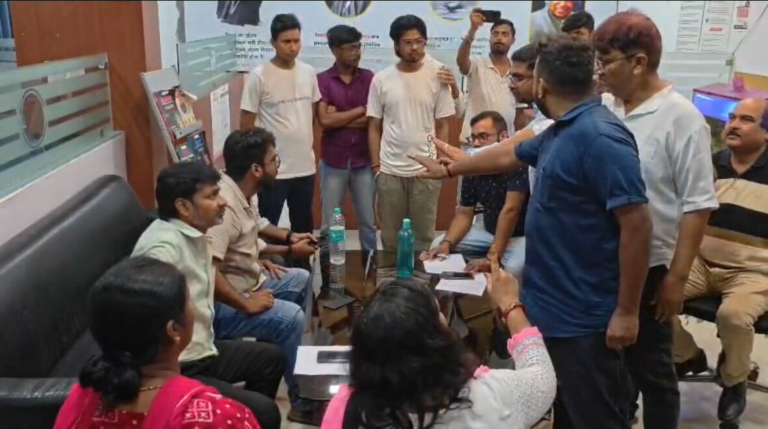 PW Vidyapeeth विवाद: अभिभावकों ने अनचाहे Loan और ज्यादा फीस वसूली के लगाए आरोप