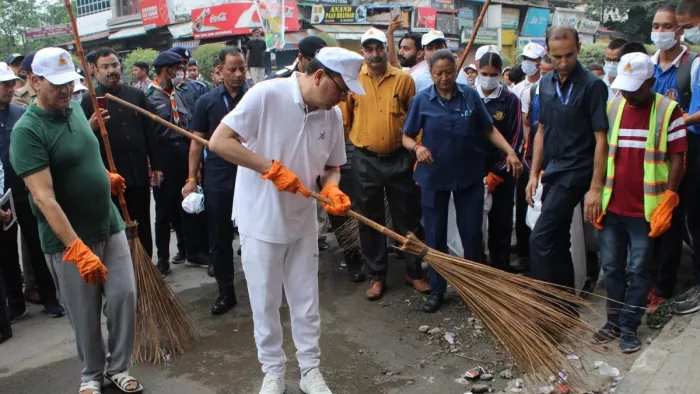 देहरादून के स्वच्छता अभियान से क्या सीख मिलती है?