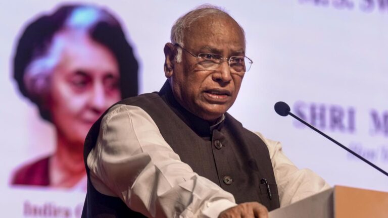 CWC बैठक में SIR विवाद पर खड़गे का EC पर हमला, CEC ज्ञानेश कुमार पर लगाए गंभीर आरोप