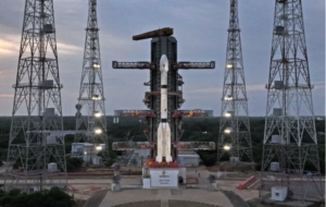 ISRO का GSLV-F17 रॉकेट EOS-05 Earth observation satellite को लॉन्च करता हुआ