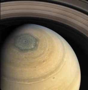 The Saturn Decagon: शनि के दक्षिणी ध्रुव पर दिखा 10-भुजाओं वाला रहस्यमयी तूफान, Hubble ने खोला नया राज
