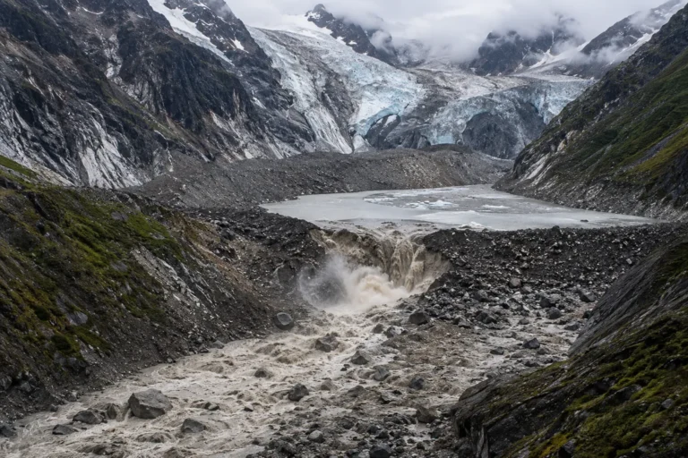 क्या हिमालय में ग्लेशियर टूटने से उत्तराखंड में फिर आ सकती है बड़ी बाढ़? जानिए कितना बड़ा है खतरा