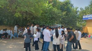 नारनौल में आयुष कॉलेज के छात्रों का प्रदर्शन, स्टाइपेंड बढ़ाकर 25 हजार रुपये करने की मांग