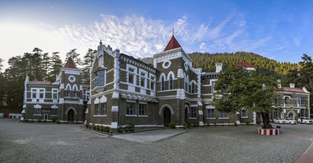 Uttarakhand -उत्तराखंड हाईकोर्ट ने PWD में जेई की नई भर्ती पर लगाई रोक, संविदा कर्मियों को राहत
