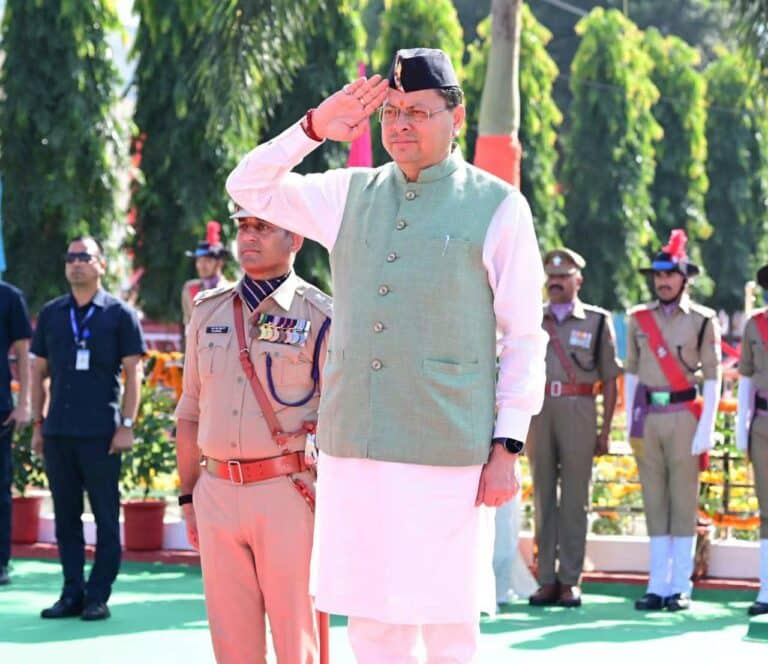 Uttarakhand-पुलिस स्मृति दिवस पर CM धामी ने शहीद जवानों को दी श्रद्धांजलि, परिजनों को किया सम्मानित