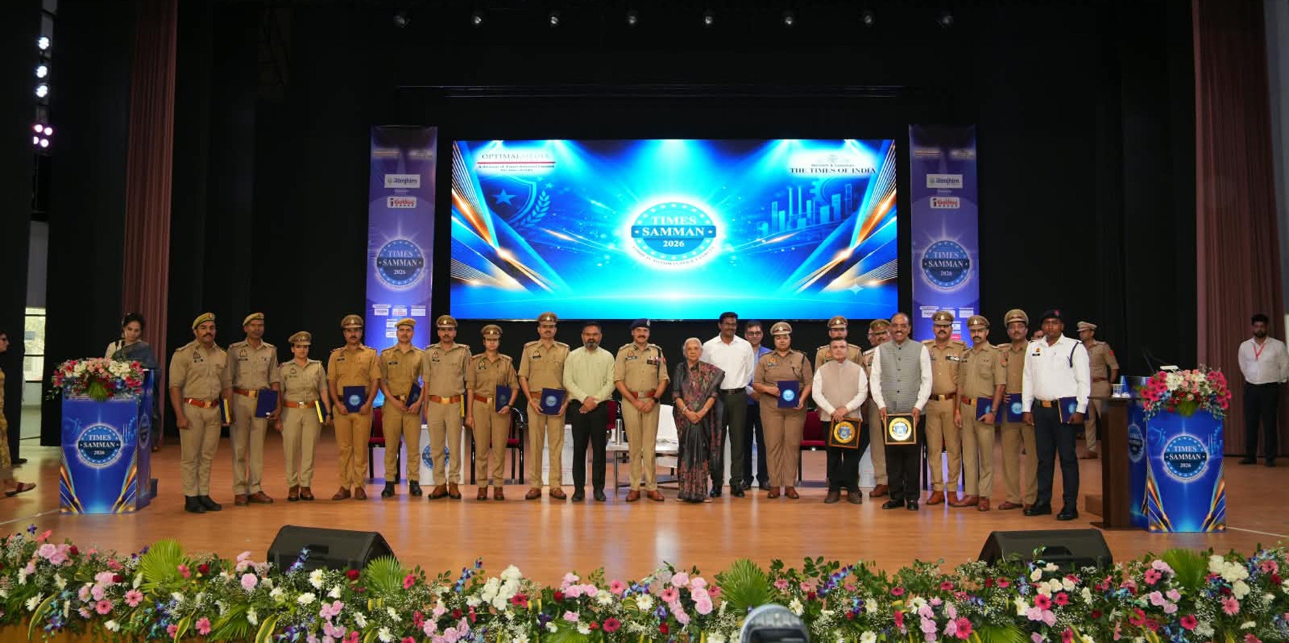 15 police personnel honored! UP Governor Anandiben Patel says—play a key role in social reform.