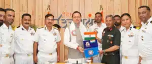 माउंट मुकुट ईस्ट का ऐतिहासिक आरोहण कर लौटा संयुक्त अभियान दल, मुख्यमंत्री धामी ने किया फ्लैग-इन