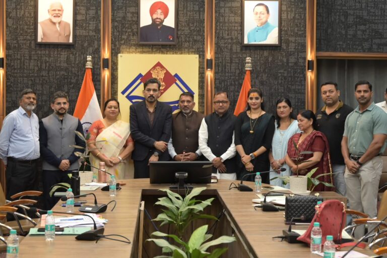 Uttarakhand-देहरादून में जिला योजना समिति के नवनिर्वाचित सदस्यों को मिले प्रमाण पत्र; विकास कार्यों को गति देने का आह्वान