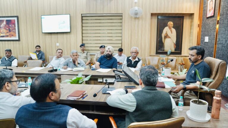देहरादून में 23 अक्टूबर से ईवीएम की तकनीकी जांच ! डीएम ने राजनीतिक दलों से मांगा सहयोग