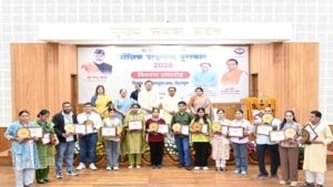 Uttarakhand- मुख्यमंत्री धामी ने पं. दीनदयाल उपाध्याय शैक्षिक उत्कृष्टता पुरस्कार समारोह में 63 मेधावी छात्र-छात्राओं और छह प्रधानाचार्यों को किया सम्मानित