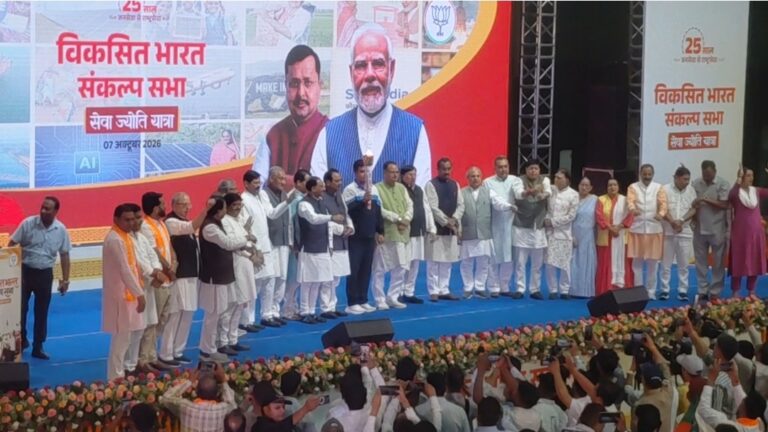 प्रधानमंत्री मोदी के सार्वजनिक जीवन के 25 वर्ष पूरे, देहरादून में भाजपा का विशाल मशाल जुलूस; राम माधव की मौजूदगी में उमड़ा जनसैलाब