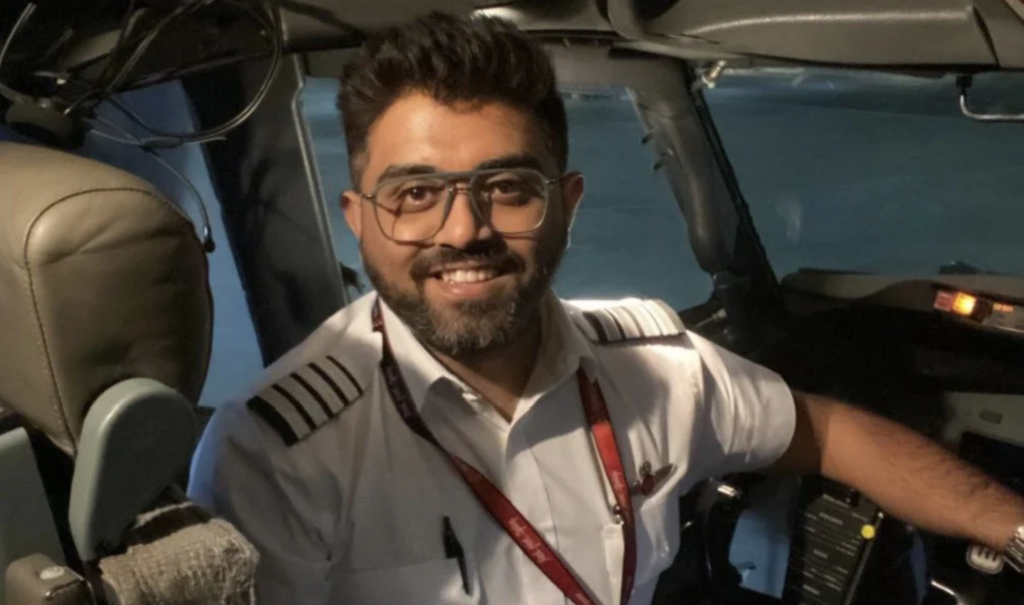 फ्लाईदुबई- फ्लाइट घटना में असाधारण साहस के लिए कैप्टन स्मित मच्छार की राष्ट्रपति, उपराष्ट्रपति और प्रधानमंत्री ने सराहना की