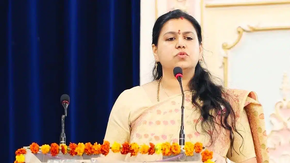 उत्तर प्रदेश राजनीति पूर्व आईएएस दिव्या मित्तल ने किया नई पार्टी का ऐलान, 2027 के यूपी चुनाव में उतरेगी ‘जननीति भारत’